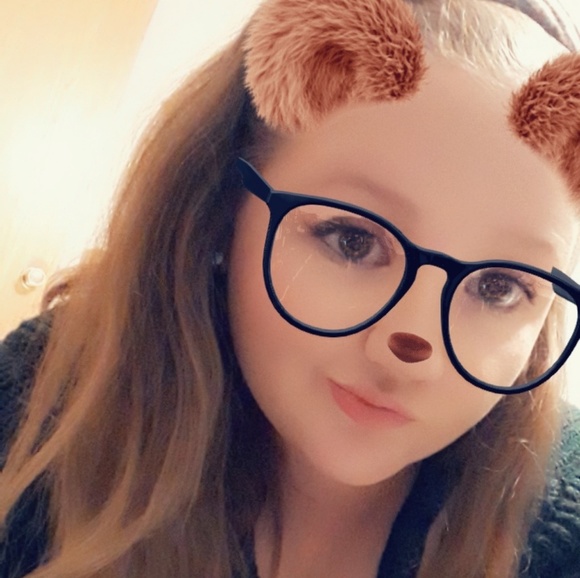 Meet your Posher, Kaitlyn - Picture 3 of 3